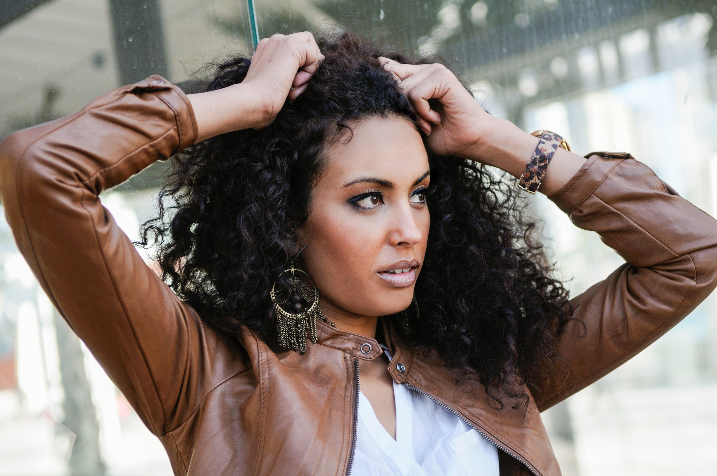 Large vecteezy young black woman afro hairstyle in urban background 5890057 large 87dc7387 e504 467c bf14 beb8b8884d89
