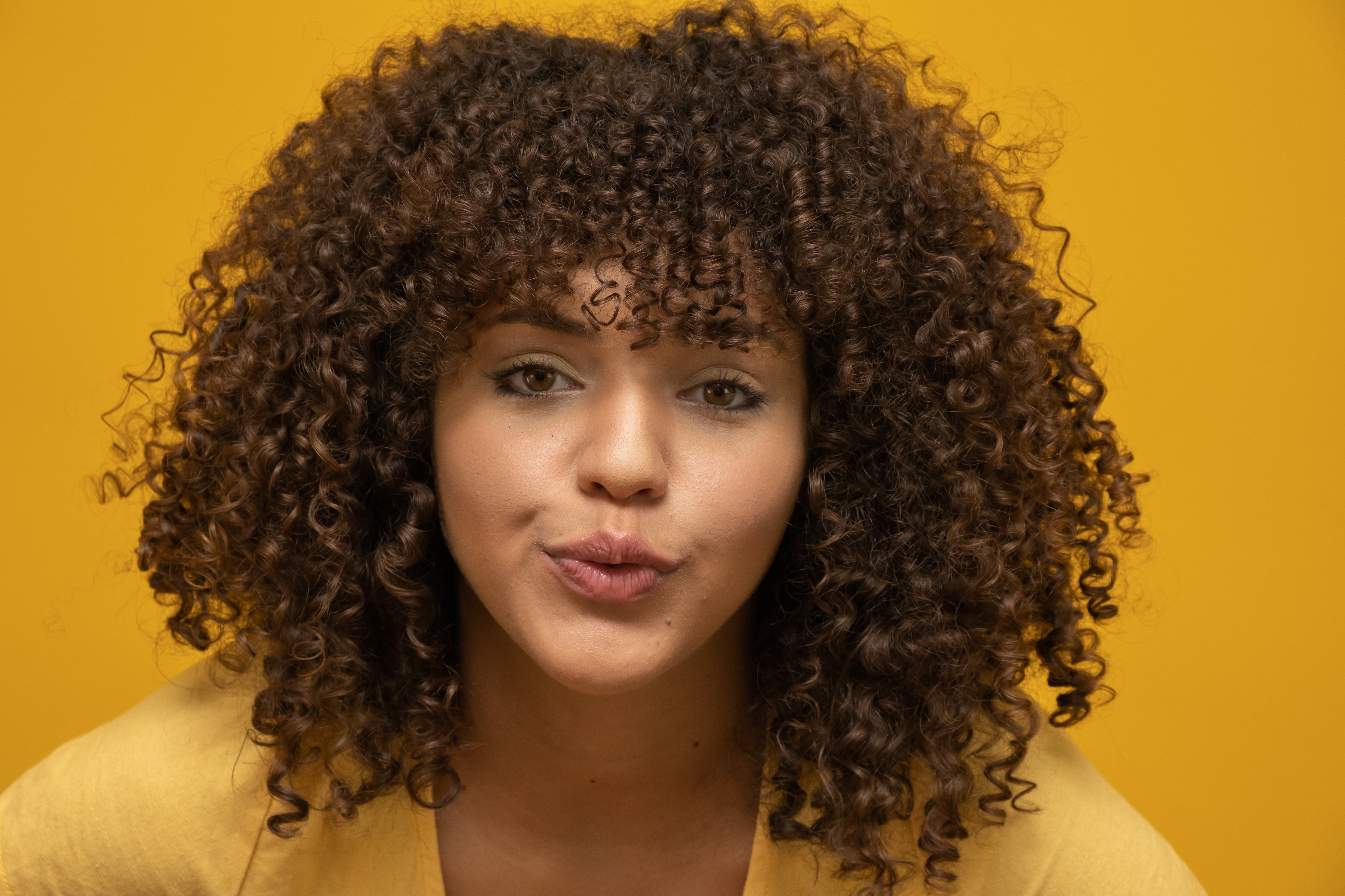 Vecteezy woman on yellow 7720063